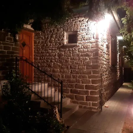 Laszlo Apartman *